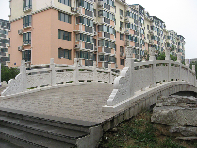 小区花园石拱桥栏板安装案例
