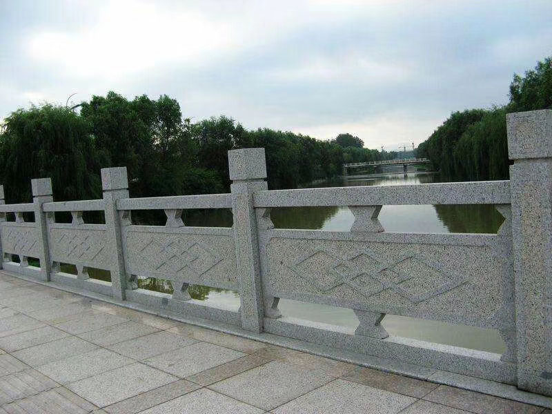 桥面青石栏杆