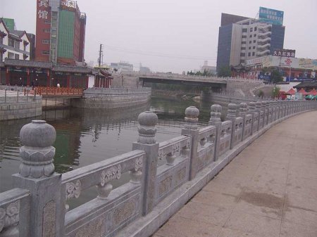 城市护城河道青石栏板